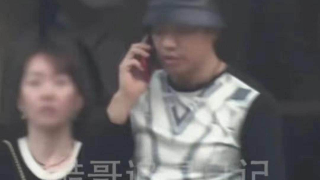 庞博|凤凰传奇曾毅与老婆罕见同框，脱口秀演员庞博与太太低调秀恩爱