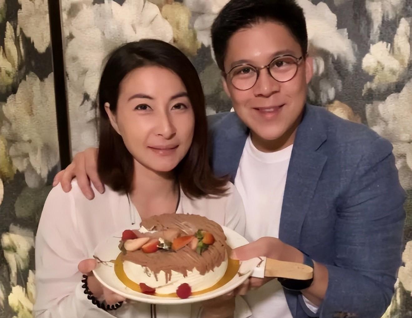 郭晶晶|郭晶晶亲自接丈夫下班,不带保镖走回家