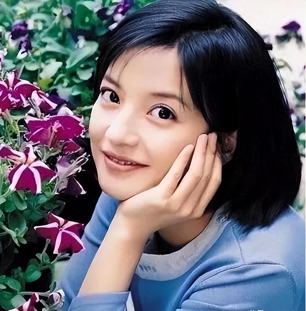 德不配位的赵薇，再看如今的处境，47岁的她后悔了吗？