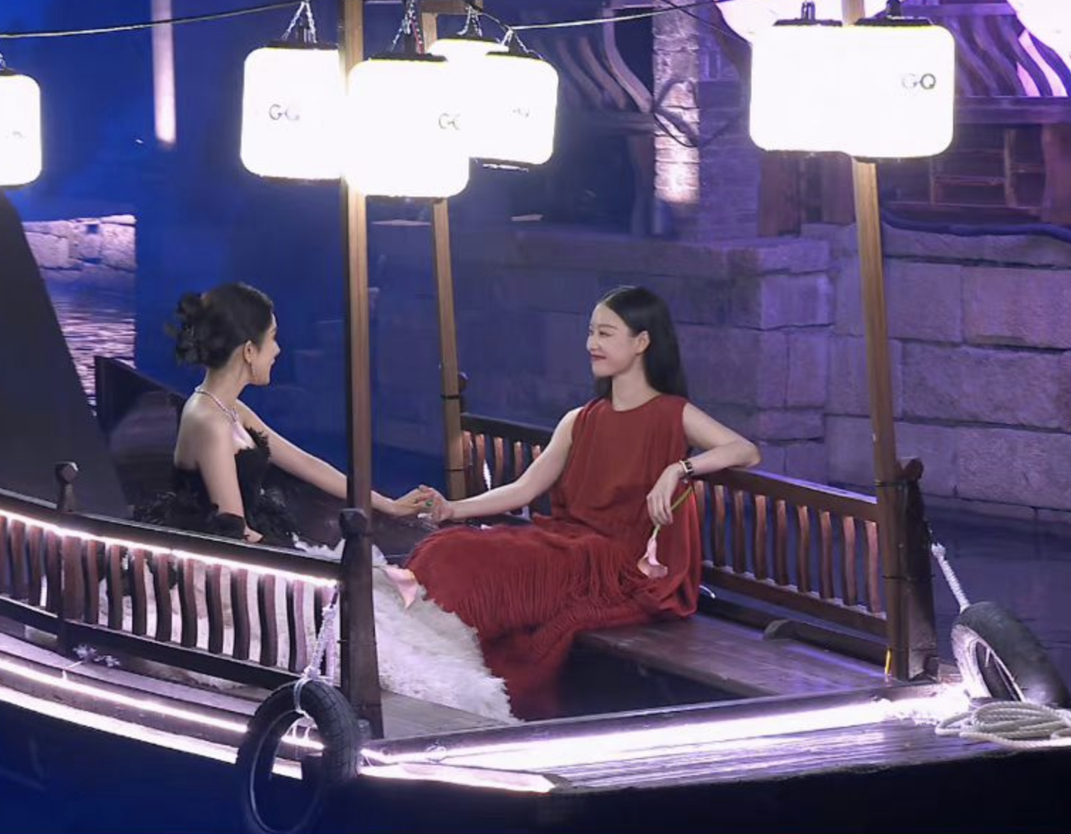 GQ盛典:杨幂倪妮牵手坐船,景甜白到发光,杨紫大红大紫美出天际