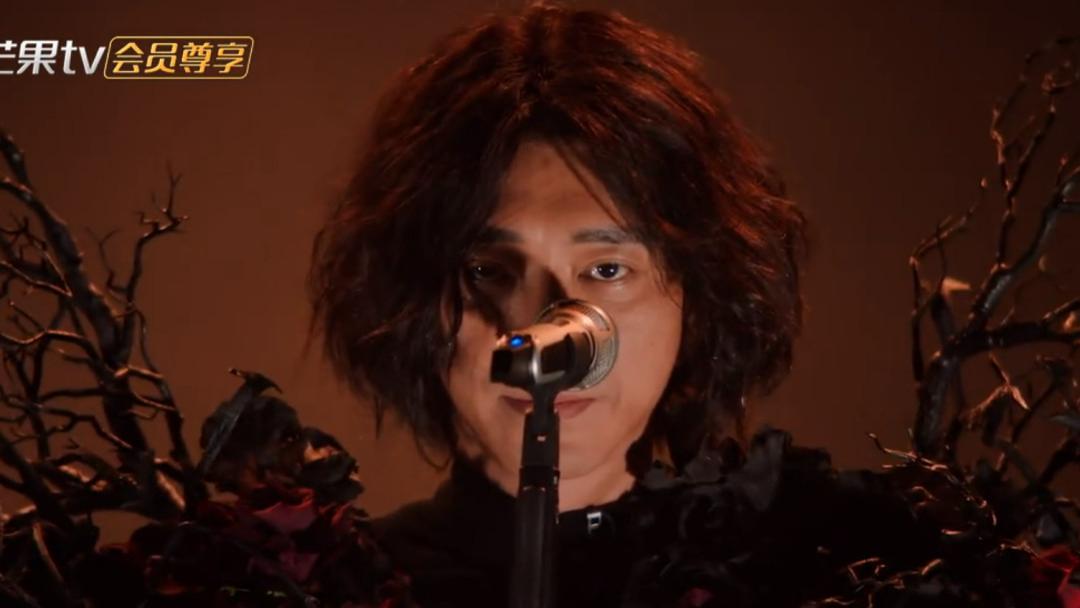 《披哥3》初舞台最拉胯的四个表演：信画风诡异，马伯骞像在做法