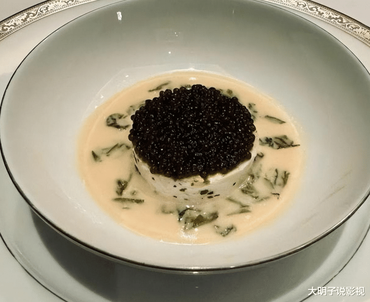 林俊杰肖战新加坡相聚,吃豪华料理,争议心情太好!