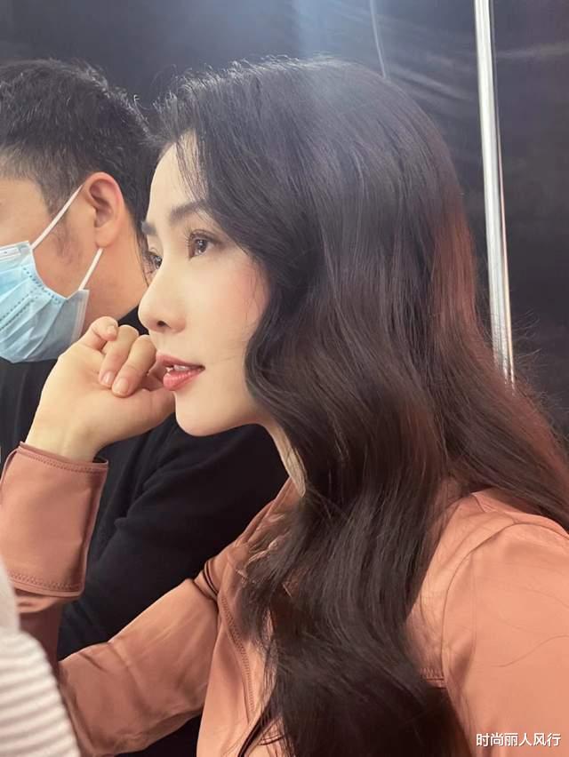 刘诗诗|刘诗诗新广告美貌封神!穿衬衫高级感满分,特意怼脸拍力证没整容