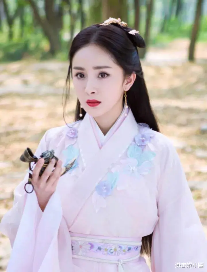 杨幂新剧状态被嘲,妆造被女配艳压,原声台词被批难听