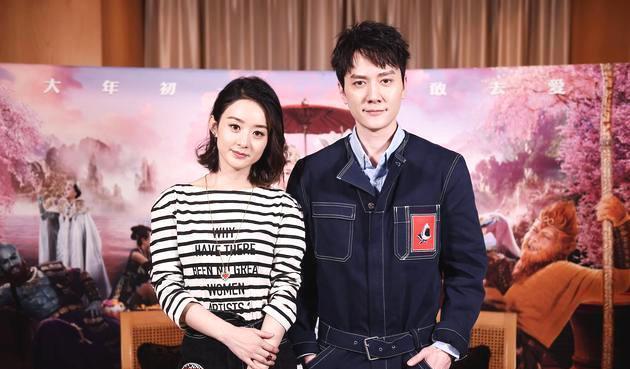 赵丽颖冯绍峰离婚后首同框,二人带娃聚餐一同乘车离开 - 娱乐资讯(主