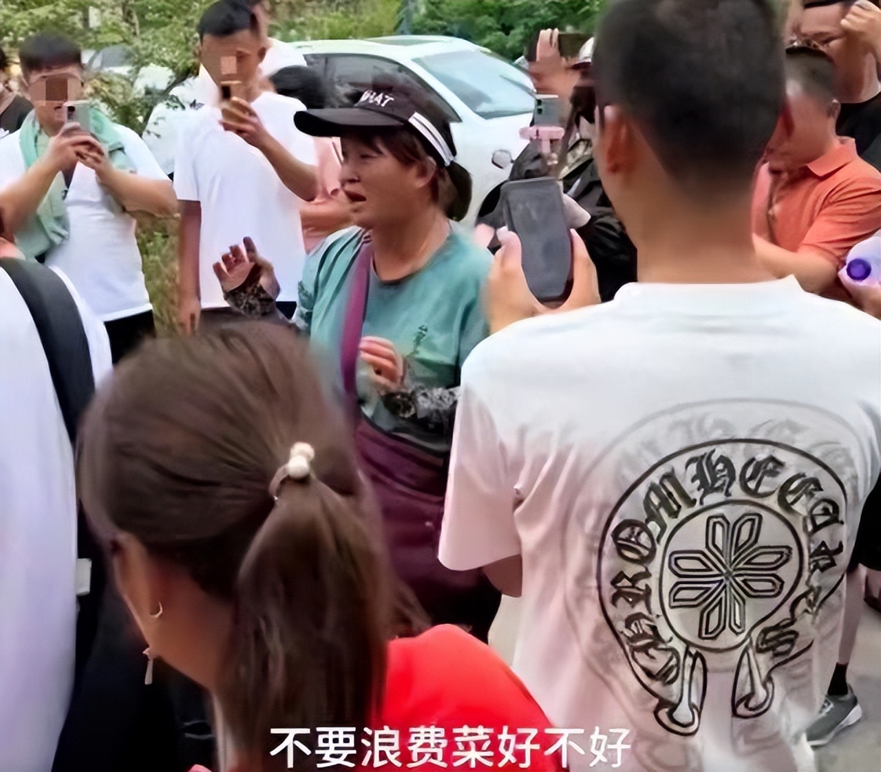 |10元35个菜随便吃,走红后的盒饭姐却哭诉,都被贪便宜的人买走了