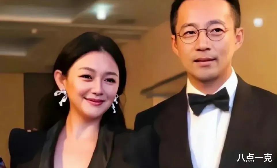 汪小菲女儿发育明显,含胸驼背没穿小背心,网友吐槽大S对孩子不上心,不配做妈