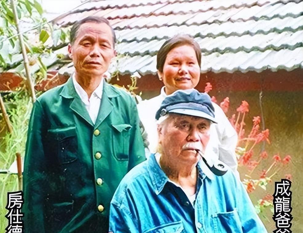 成龙|2013年,成龙回安徽老家认祖归宗,只在穷大哥家待了十多分钟