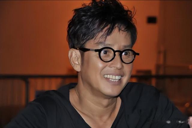 谭咏麟与妻子约定丁克,却出轨粉丝生子留数亿财产,原配含泪出家