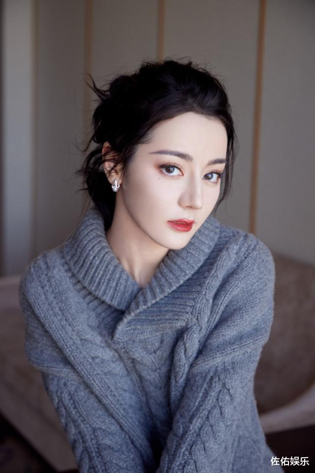 迪丽热巴|迪丽热巴穿搭清新甜美，妆容精致似初恋，脚踩高跟鞋破怀孕传闻
