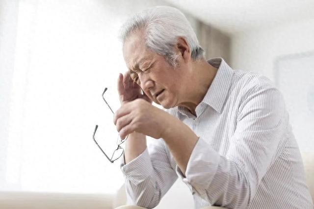 夏季脑梗死频发，你以为是热出来的？其实可能是“渴”出来的！很多人都中招了