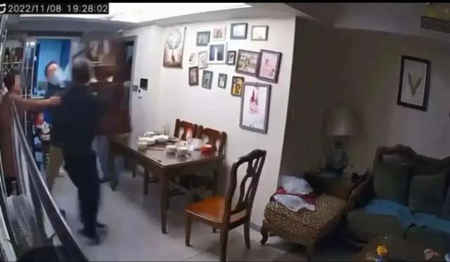 上门掌掴幼童后续来了 下跪道歉就能免予刑事处罚吗?