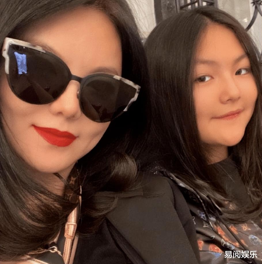 李湘豪宅内饰曝光，极致奢华令人咋舌，红酒摆满一面墙