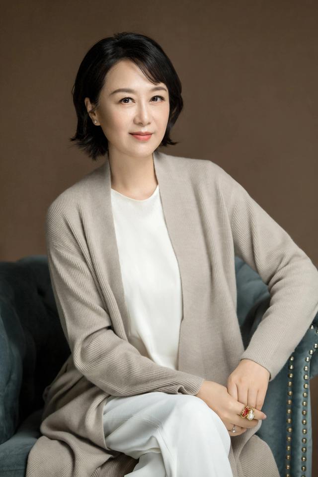 74岁王馥荔亲身示范:不烫老年头、不穿老年装,到老都没大妈感