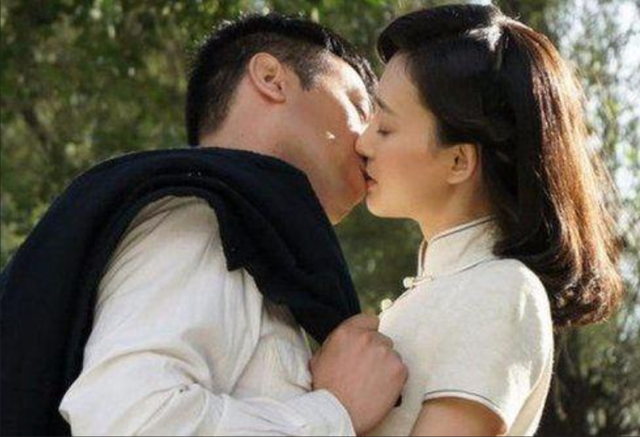 王丽坤|花心的王丽坤：甩8年旧爱夜会于和伟又搭小奶狗，今嫁豪门陷风波！