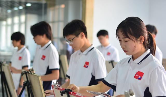 高校|进厂打螺丝9块钱一小时，中专生实习叫人心酸：宛如菜市场挑白菜