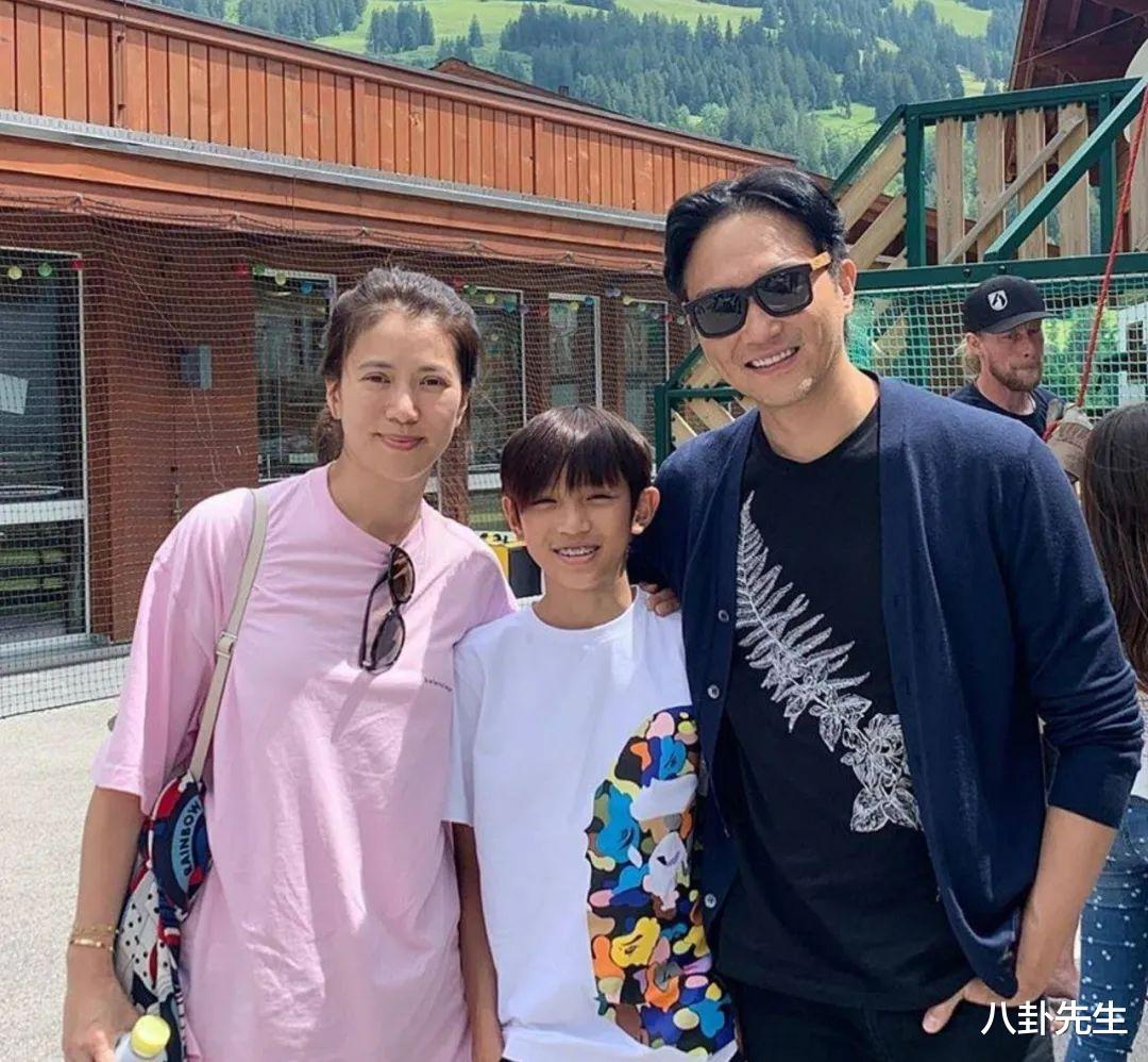 涉13亿诈骗案,儿子辱华,把秀恩爱当生意,这大咖港星终于翻车