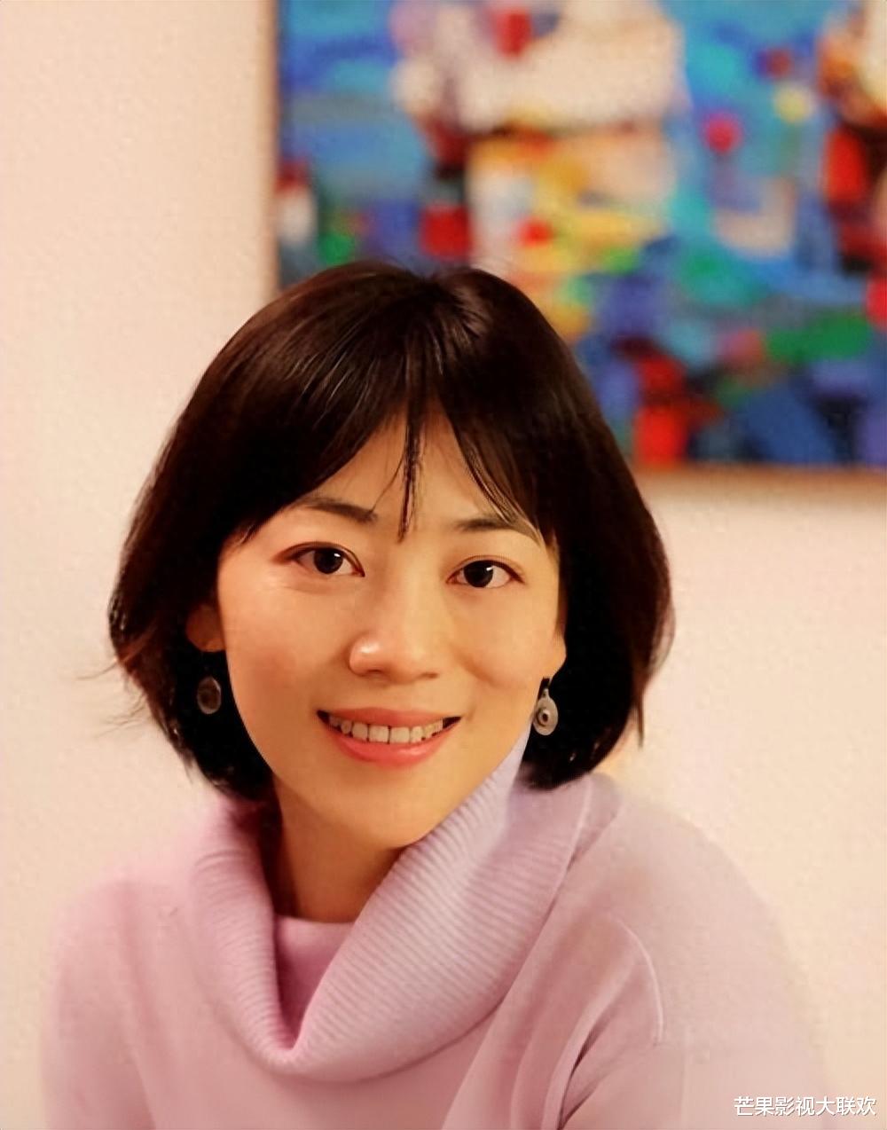 她是央视著名主持人,和丈夫分居17年,怀孕仍上班,风光后有心酸