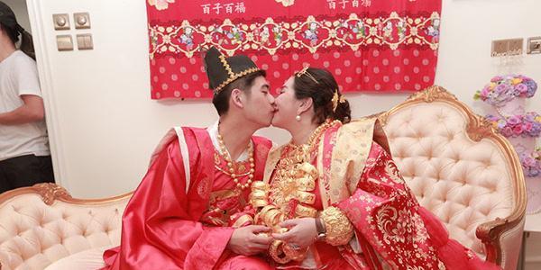 何超盈|赌王奉上14亿嫁妆，是为何超盈的叛逆买单？何超莲却给足窦骁面子