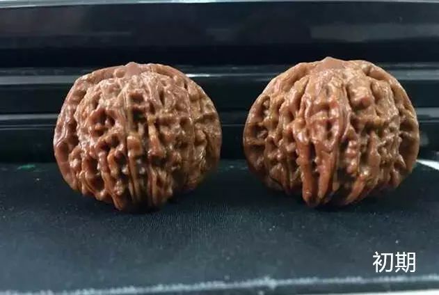 同样是玩,为啥别人盘了一年的手串变化就那么大呢?