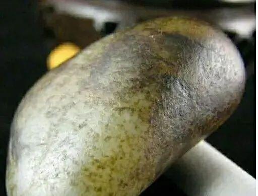 和田玉籽料|和田玉籽料的“毛孔”也能作假？