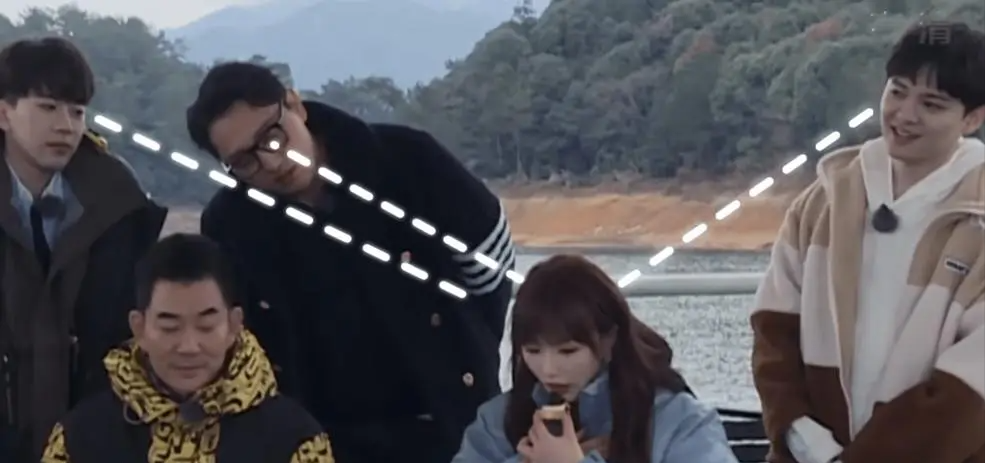 薛之谦|浴缸陪睡、放央视鸽子、跪地伺候穿鞋袜,这些明星哪来的优越感?