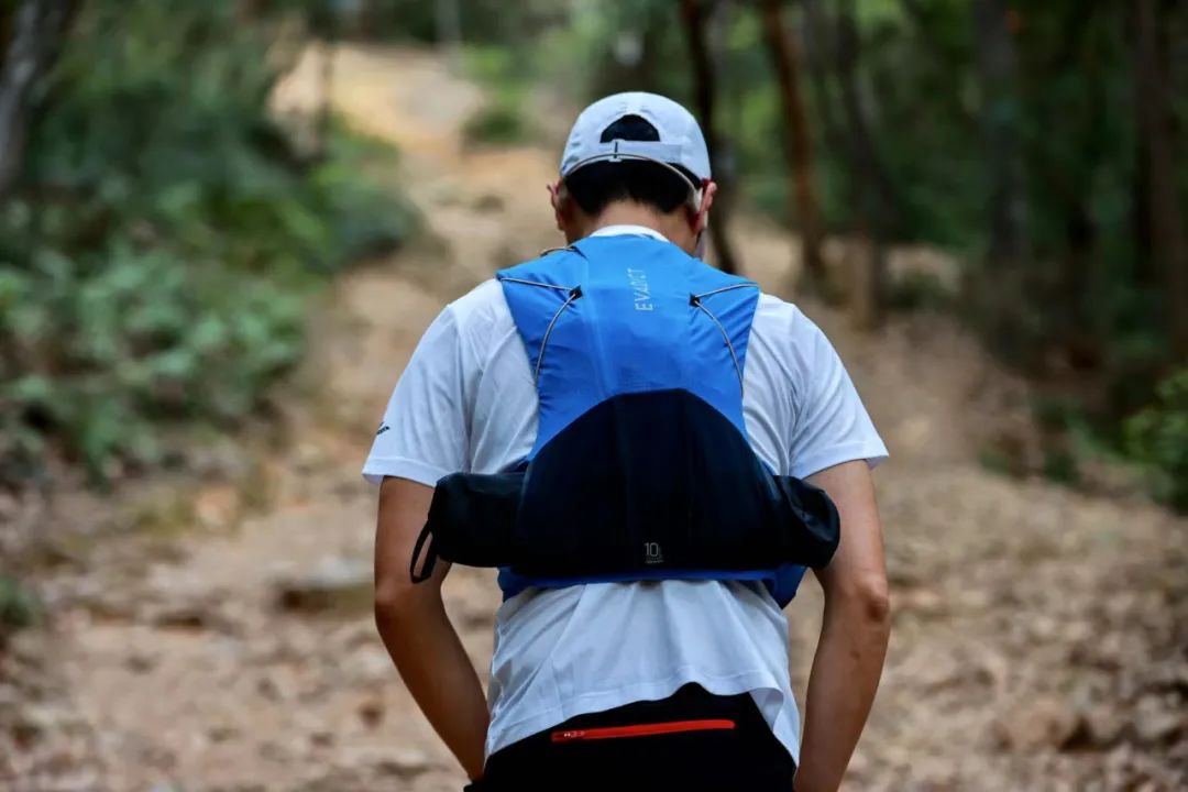 |跑友真实评测：迪卡侬越野背包，透气排汗省力轻便