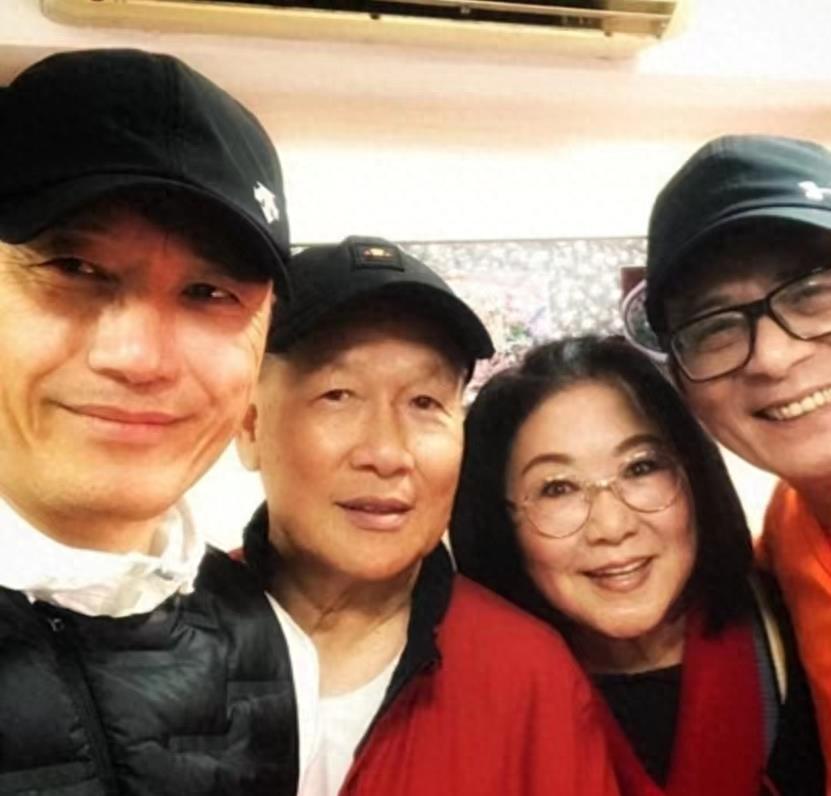 突曝婚讯？港男星被指向新欢求婚成功，太太离世3年遭轰违背了承诺