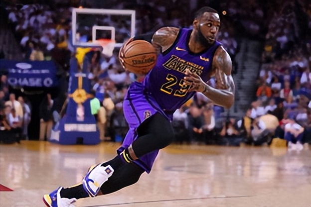 斯蒂芬·库里|35岁的库里得到21400,那么同一时期的乔科詹呢?没对比就没伤害