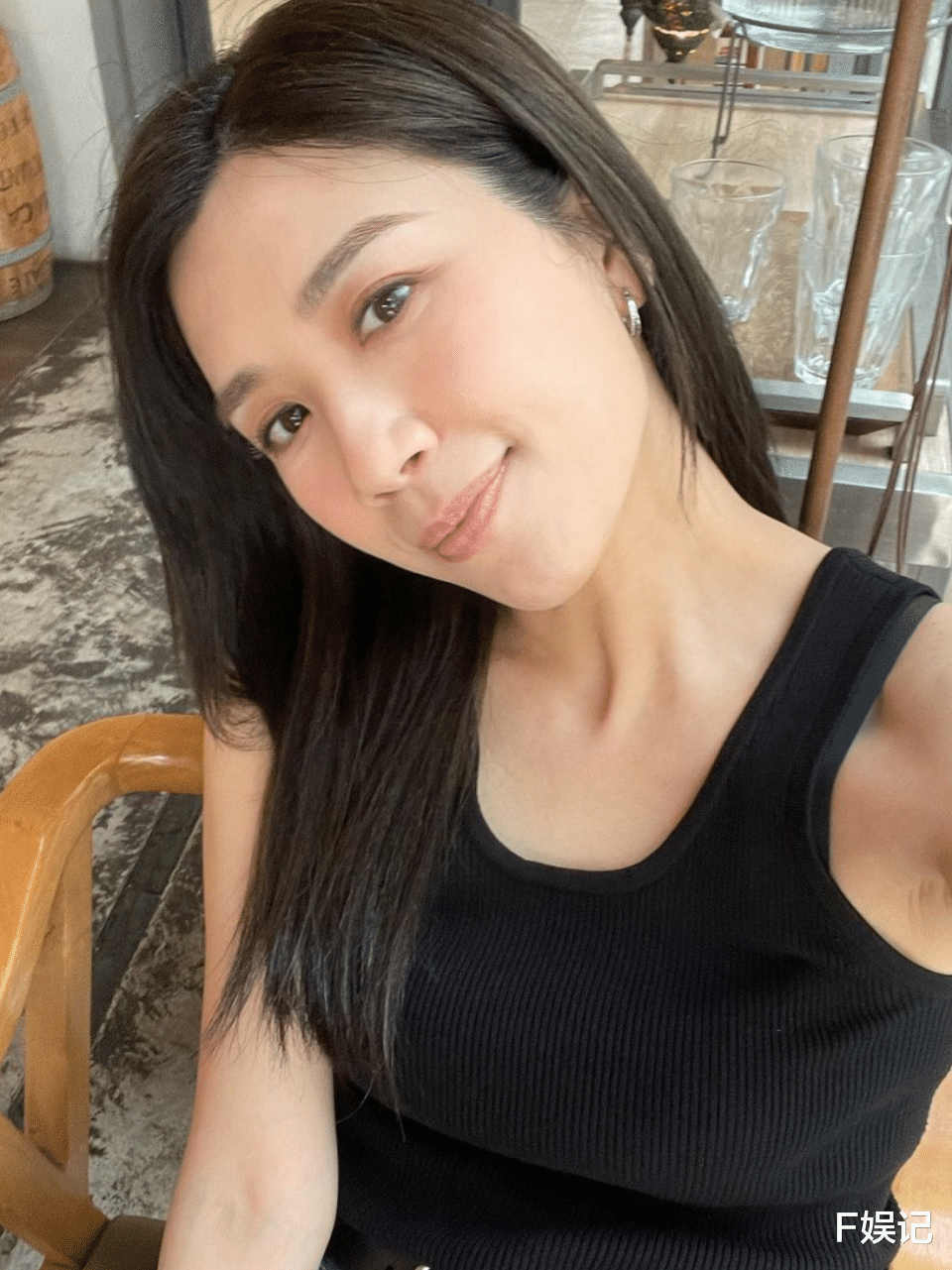 黄智雯突然官宣与珠宝高层男友结婚了 低调旅行结婚晒幸福婚纱照