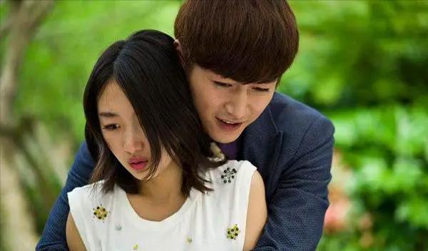 私生活靡乱,不拉窗帘与男友玩“拔萝卜”被拍,周冬雨暴露了本性