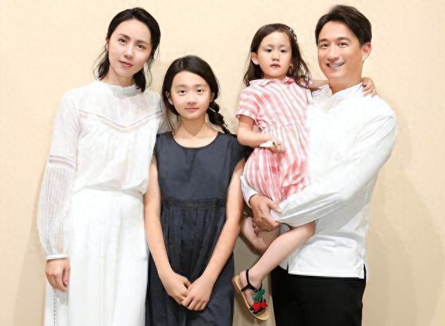 一夫多妻、爹味低俗，娱乐圈“好男人”的假面终于被撕开