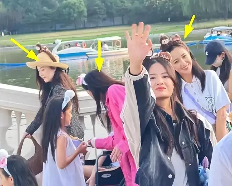 佟丽娅霍思燕董璇带娃出游,3人身材颜值差距大,网友:李小璐呢