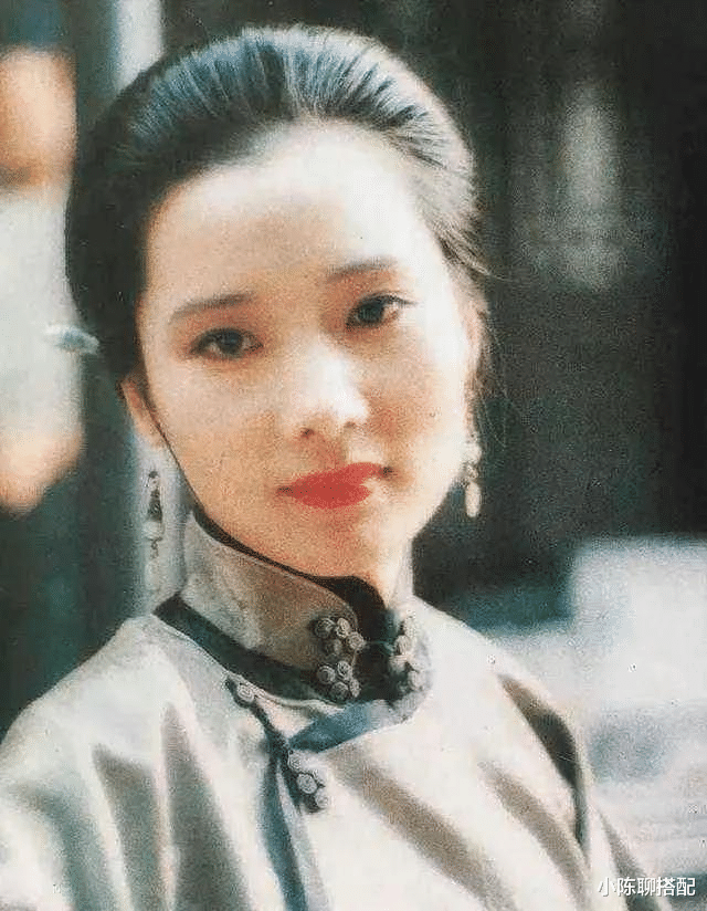 穿衣搭配 “越剧青衣”何赛飞:发型减龄,穿衣洋气,60发福也优雅