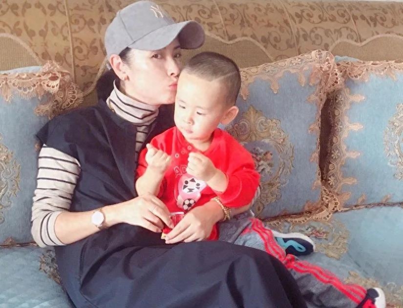 她41不顾反对嫁了穷丑男,43岁被夫夺财失子,今终于苦尽甘来