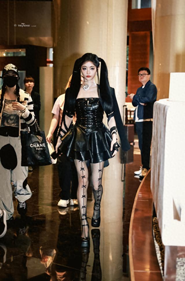 许佳琪双马尾暗夜甜辣风