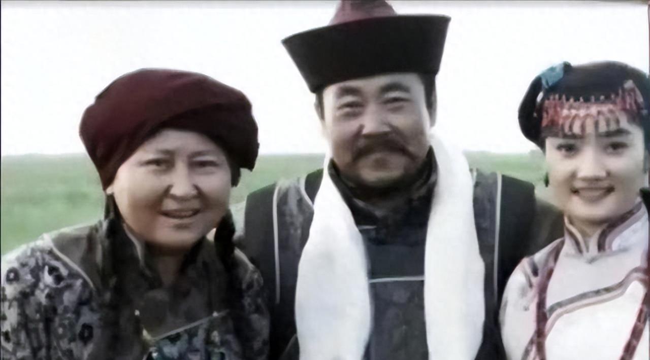 玲花终于不再隐瞒,承认与曾毅有“特殊关系”,我们被骗了20年