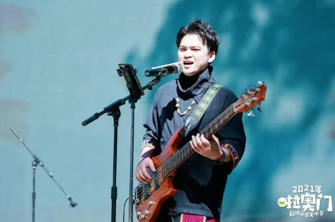 |歌手羊成威因车祸去世年仅34岁，亲友发布讣告