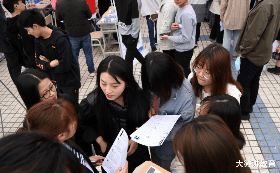 招聘|企业招聘应届生别有用心，小心掉入陷阱，网友：算珠子蹦到脸上了