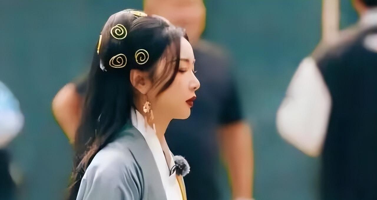 发型 这居然是《狂飙》的大嫂？穿上古装后，美得像换了一个人