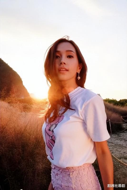 好拼!TVB小花新剧神还原火鸡姐龅牙造型,过往常被指长得像莫文蔚