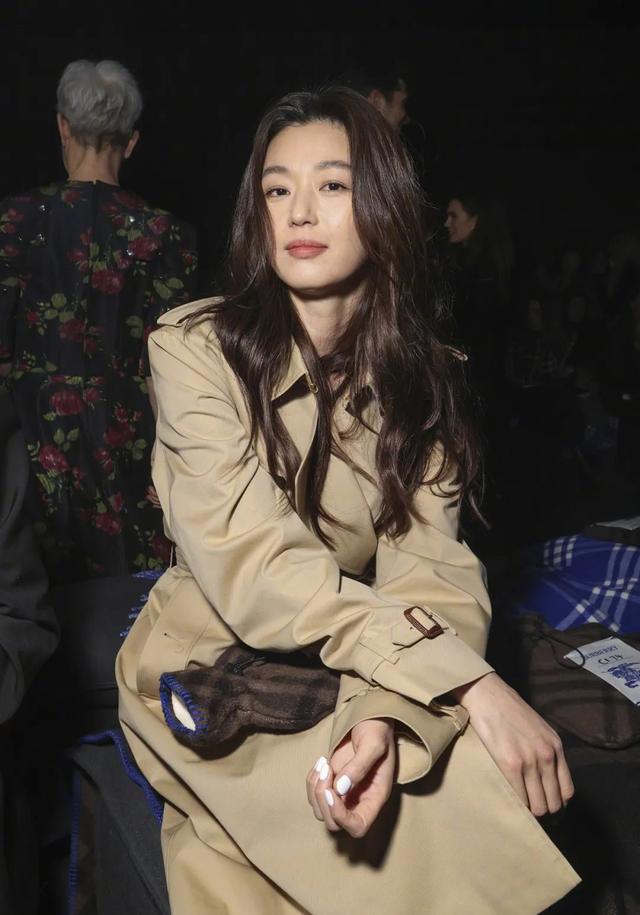 全智贤才是最懂S弯刘海的女人！