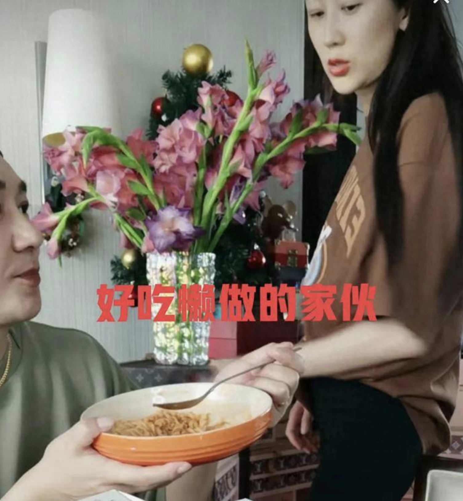 有种“整容”叫蒋丽莎结婚，5年剖4胎后，如今比大16岁丈夫还显老