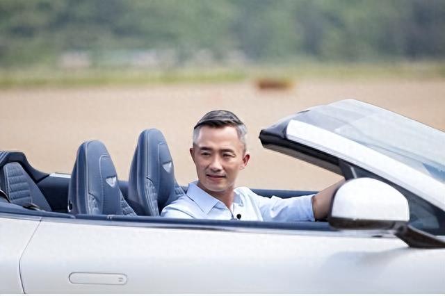 曝主持人程雷因肝病去世,年仅51岁,本尊晒合影回应,近况被曝光