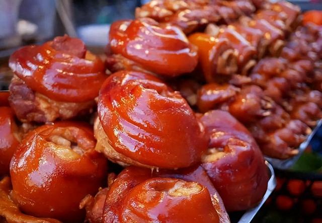 大妈脑梗入院,抢救后偏瘫,饭后这一习惯害了太多人 ,千万要注意