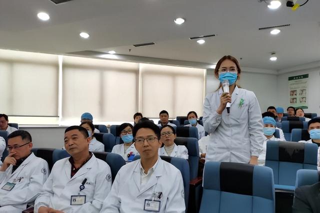 医学生|医院一号难求,985医学博士却求职无门,劝人学医真是天打雷劈吗