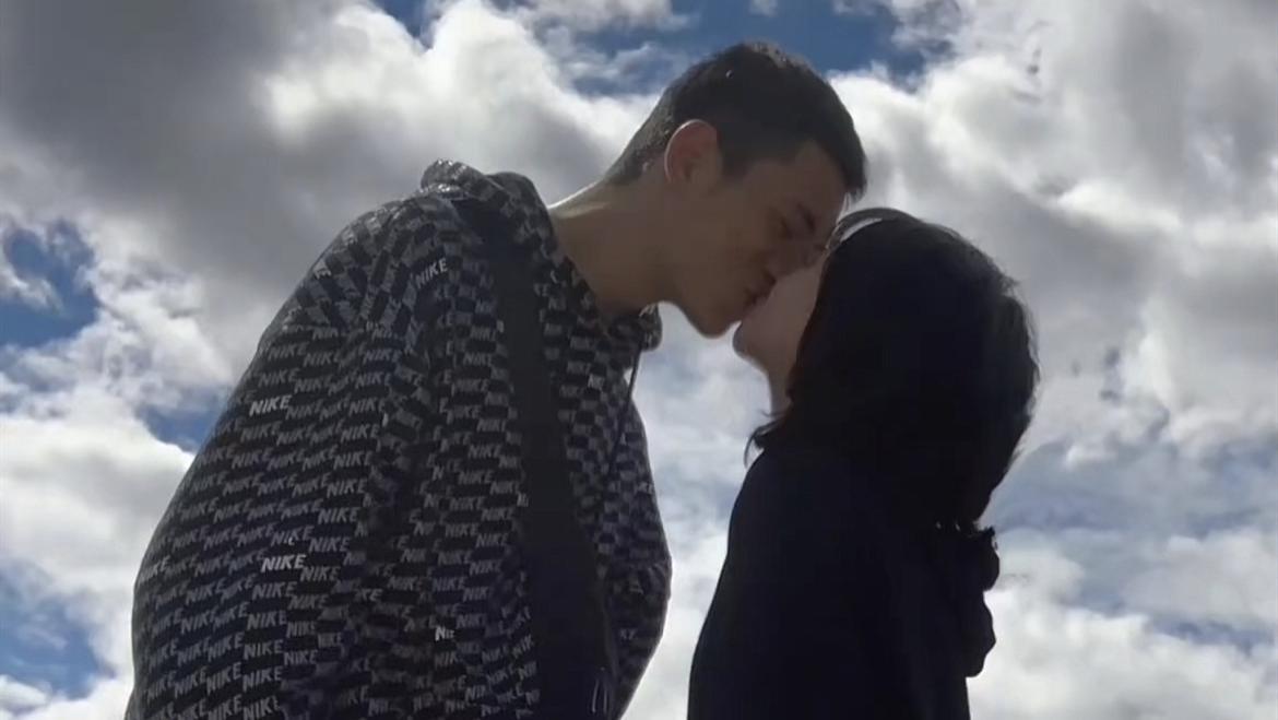 噩耗！网红湘玉24岁男友去世，生前用葡萄求婚，死后带骨灰游西藏