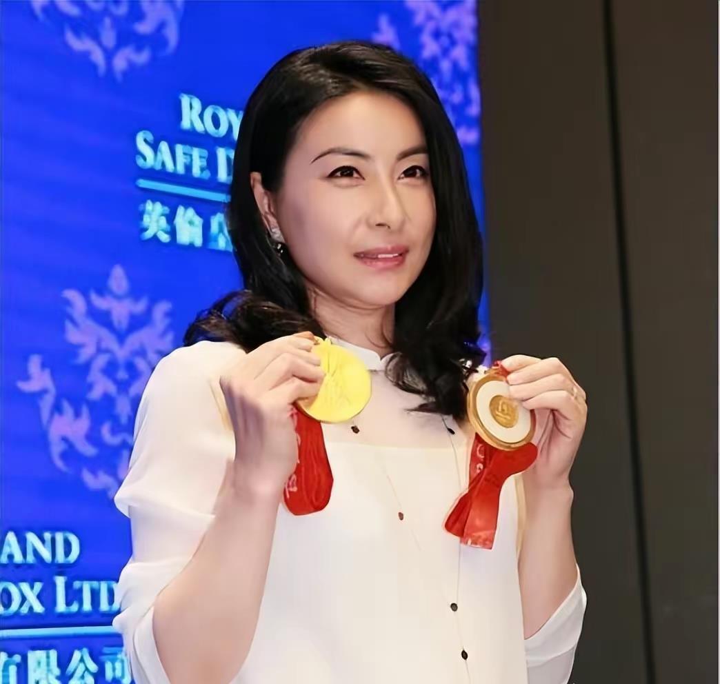 郭晶晶又矮又壮到底算不算大美女?有对比才有伤害_时尚资讯_娱乐点