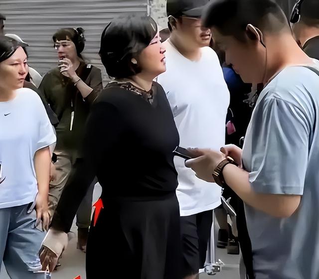 暴瘦50斤的贾玲，彻底揭开了沈腾的尴尬处境，两人境况天差地别