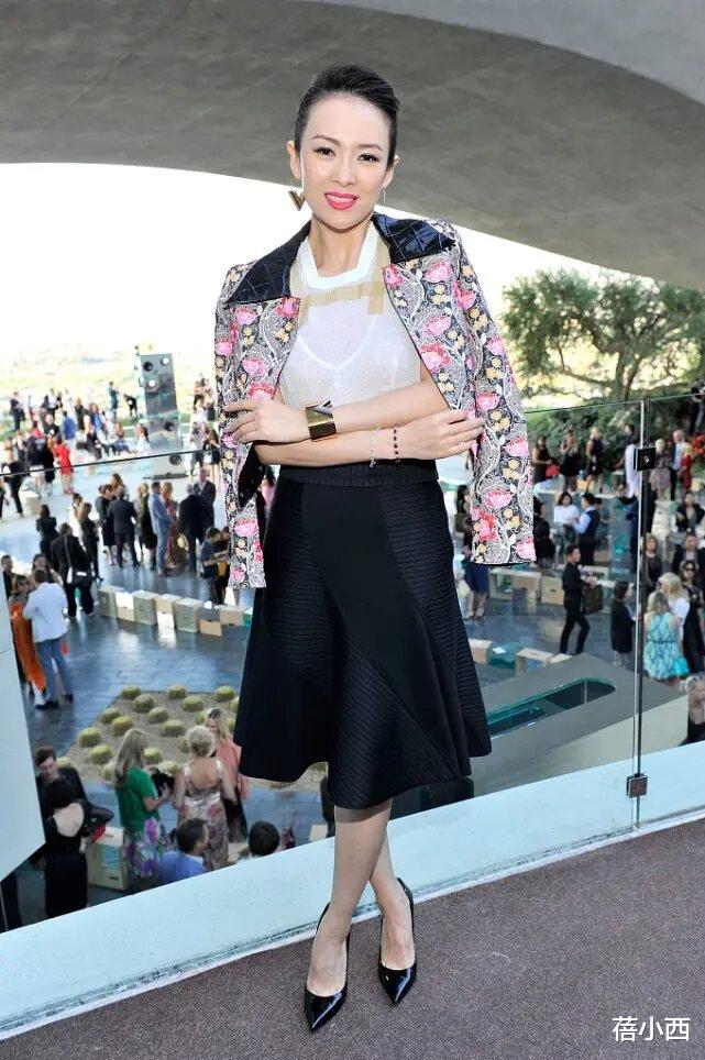 章子怡才是骨相美人，生图下都美得没有死角，穿黑裙更高级